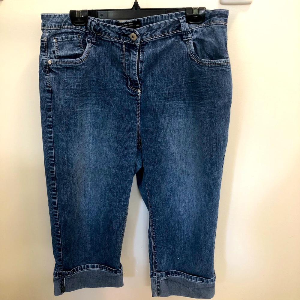 Pennington’s Slightly Curvy Fit jean capris
